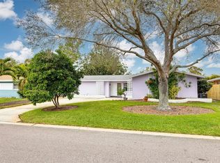 13751 Antigua Dr, Seminole, FL 33776