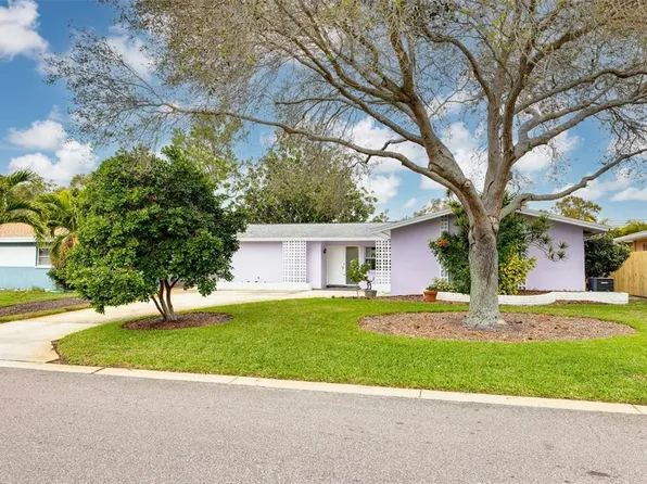 13751 Antigua Dr, Seminole, FL 33776