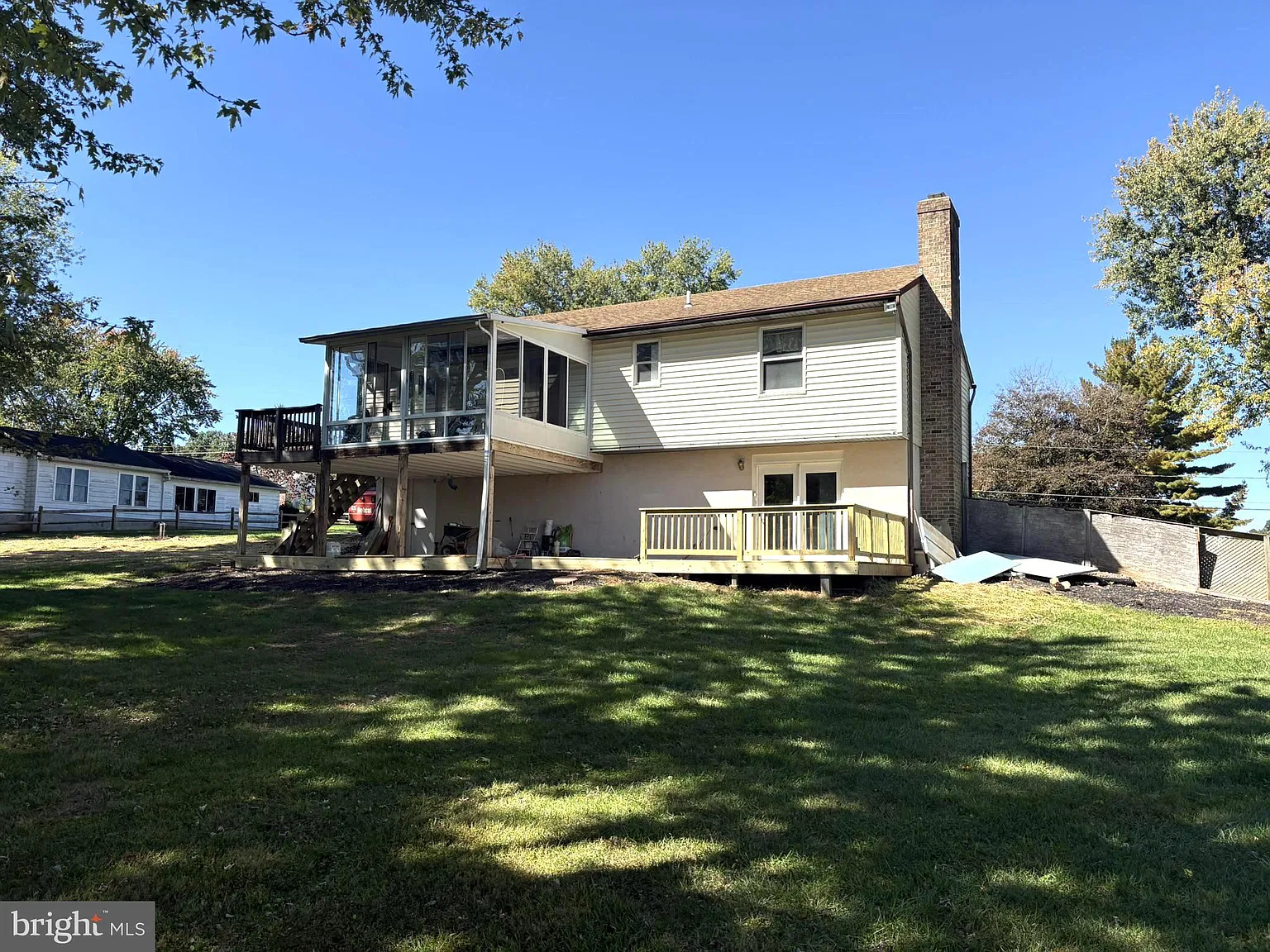 4 bed, 2.0 bath, 2364 sqft, $3,500 — Photo 3