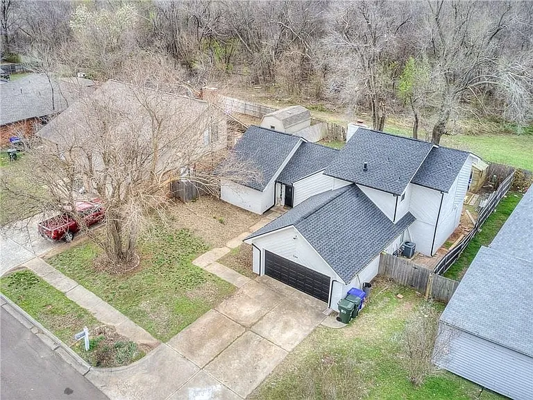 2104 Whiteoak Cir — Photo 38