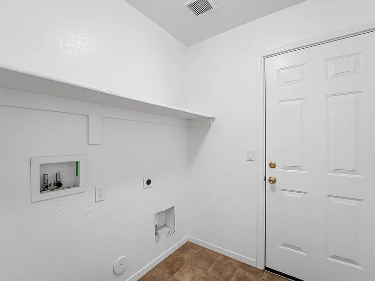 7552 W Nicolet Ave — Photo 23