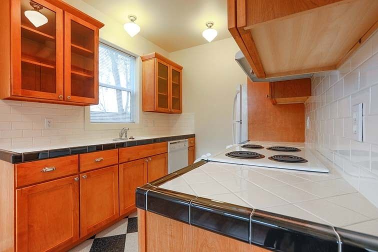1st image of 4405 NE Hoyt St #1B-1Ba-650Sqft