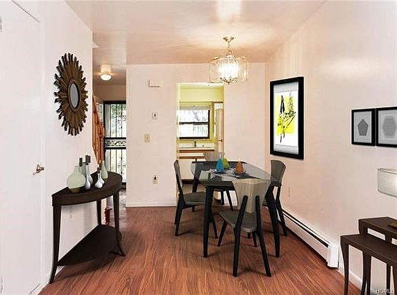 This cozy unit welcomes you and your guests home.  Main level has it all