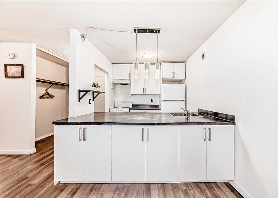 1st image of 221 N 6th Ave SE #1403