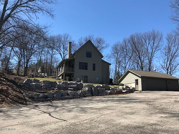3rd image of 2547 Emery Dr SE