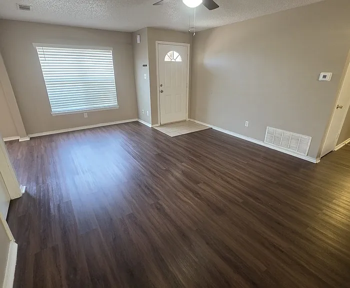 707 Devonian Dr — Photo 6