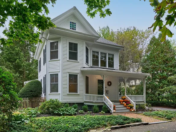 33 Gaylord St, Amherst, MA 01002
