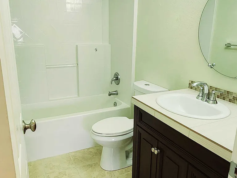 Floor2_Common_Bath_1
