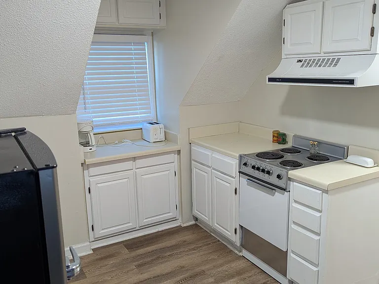 E Sandhurst Dr — Photo 18