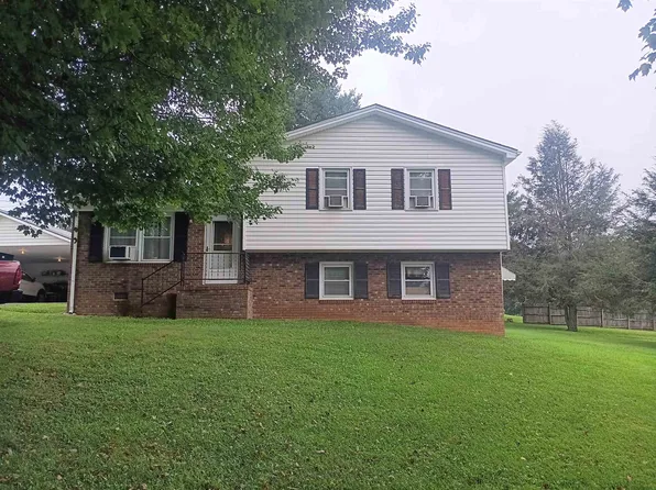127 Greenview Ln, Hillsville, VA 24343