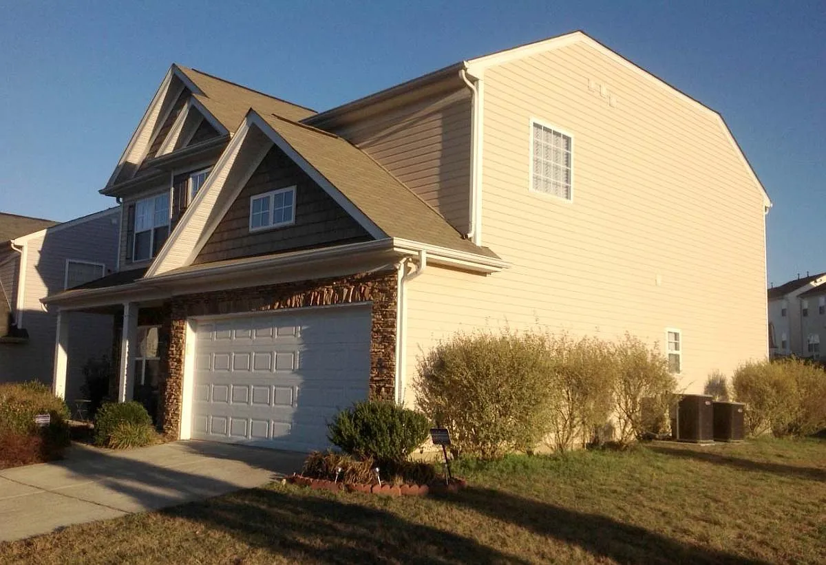 4 bed, 2.5 bath, 2276 sqft, $2,395 — Photo 3