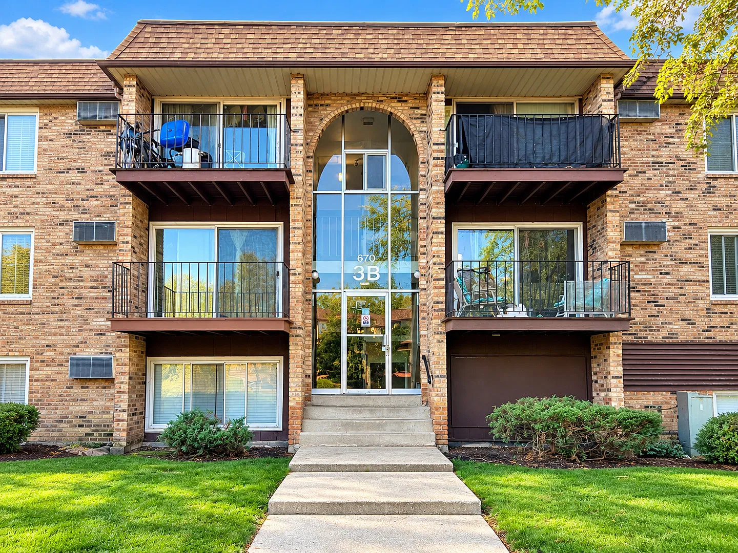 2 bed, $1,800 — Photo 2