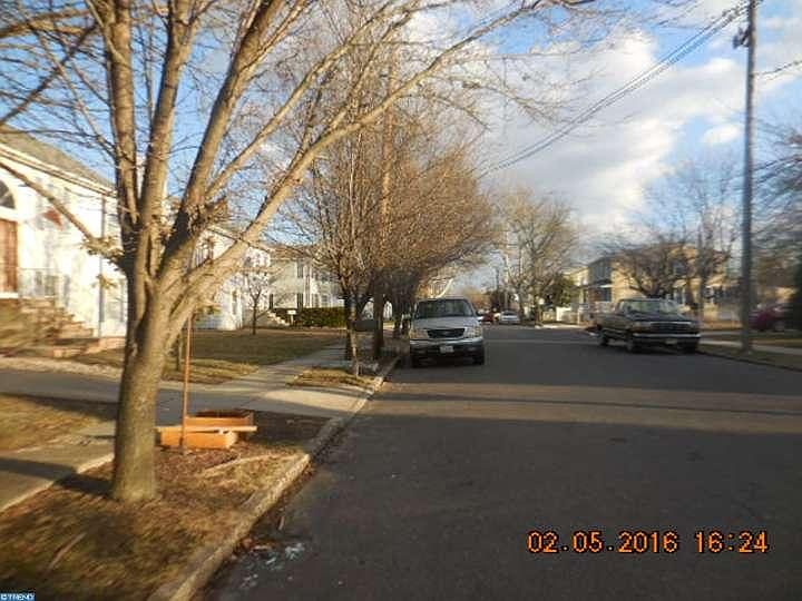 2nd image of 821 Powell St