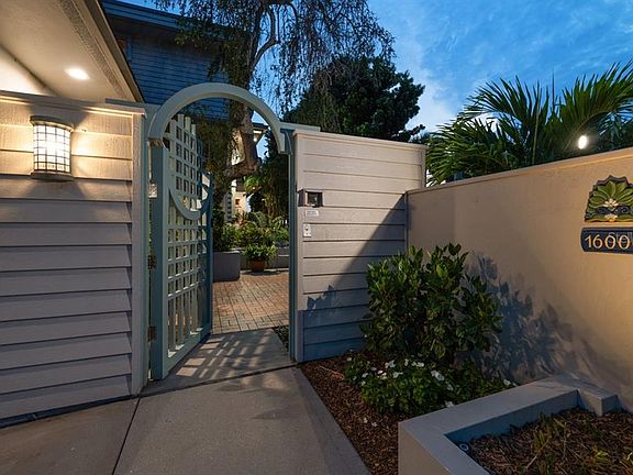 4th image of 16000 Gulf Blvd