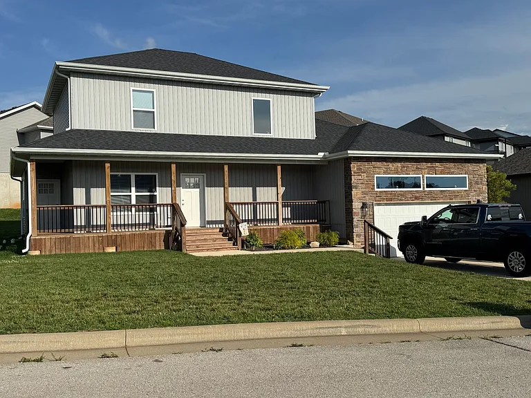 2124 N Bradbury Ln — Photo 1