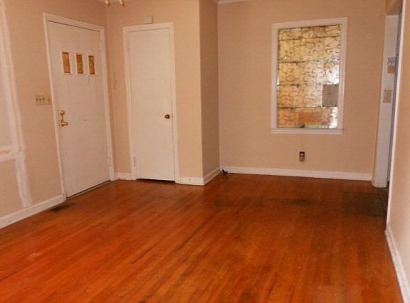 3rd image of 4346 Summerhill Dr #112