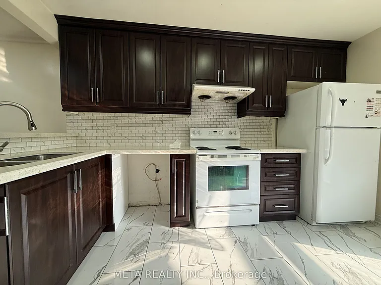 556 McCowan Rd — Photo 13