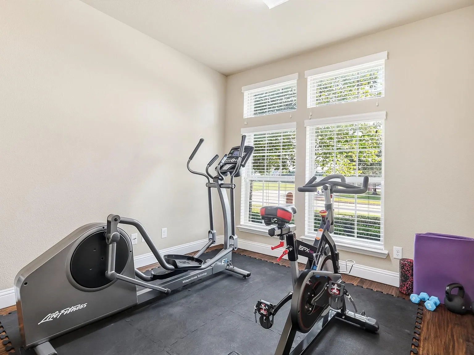 5 bed, 3575 sqft, $9,950 — Photo 4