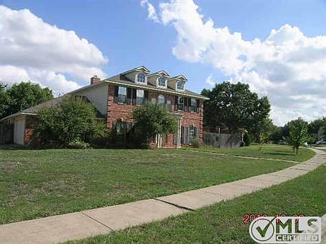 3rd image of 2124 Carrington Ave
