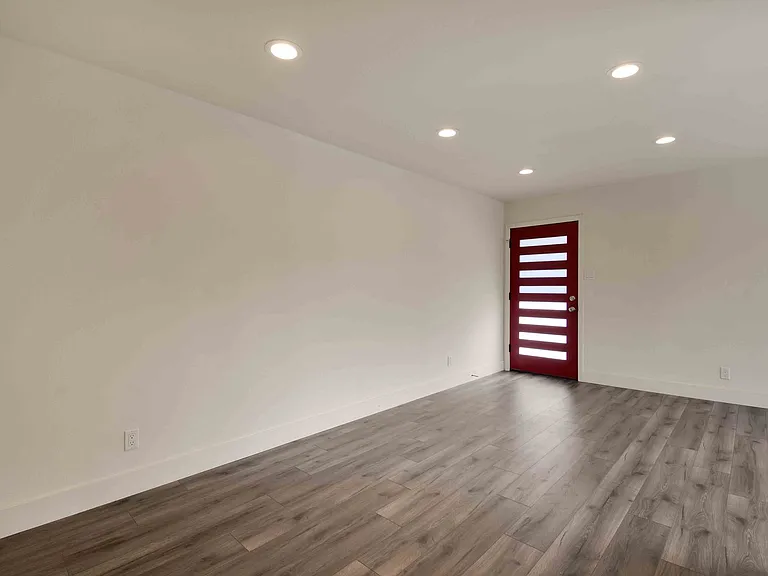 1140 E22nd Street — Photo 15