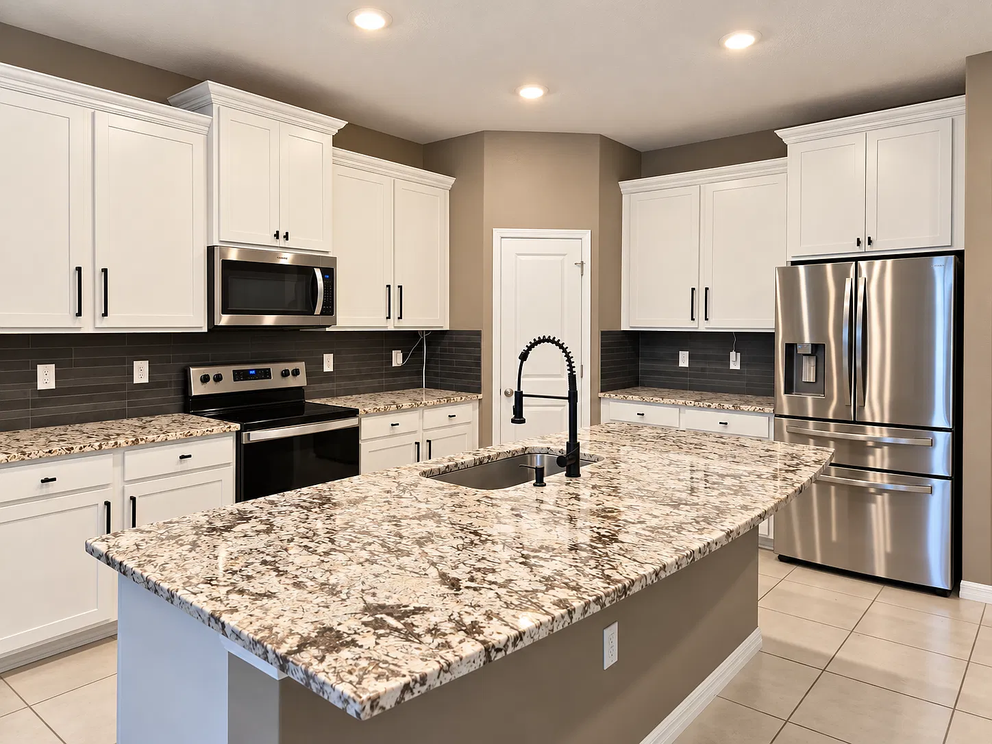 4 bed, 2.5 bath, 2035 sqft, $2,800 — Photo 4