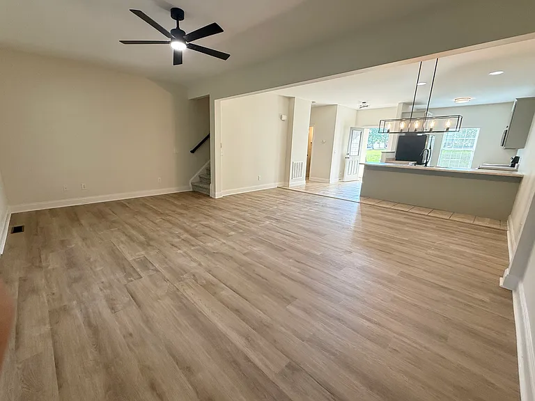 521 E Perkins Creek Rd — Photo 3