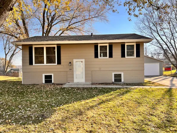 210 Poplar St, Carlisle, IA 50047