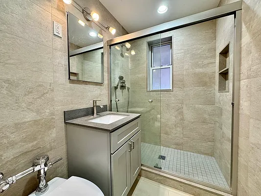 Sold by Astoria Realty | media 8