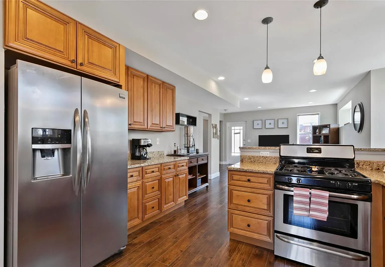 2135 Forest Ave — Photo 4