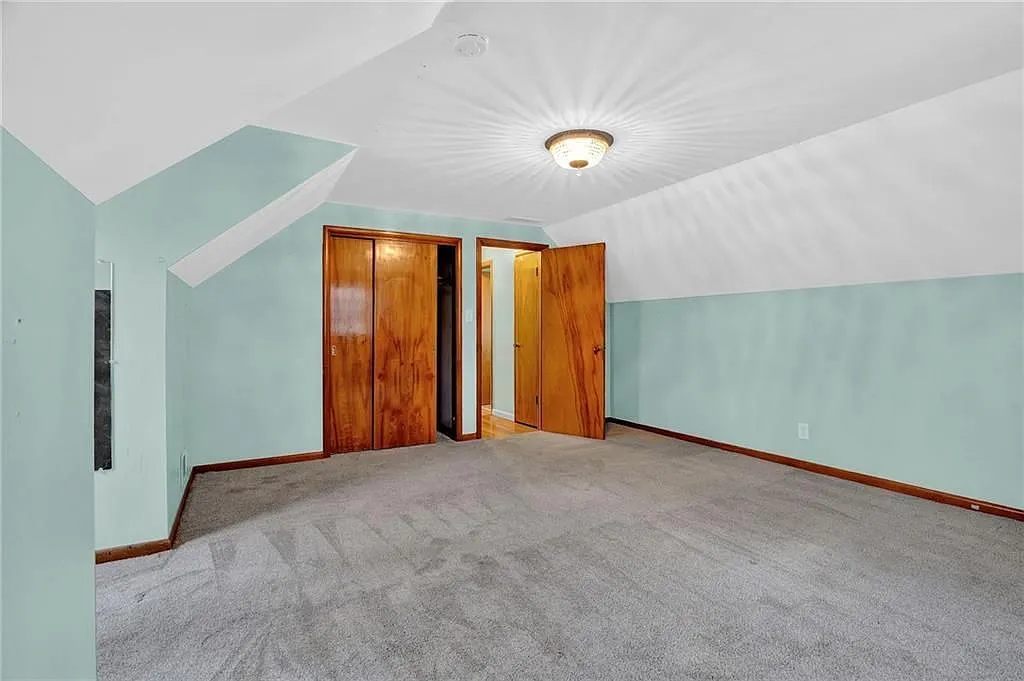 3 bed, 3.0 bath, 1772 sqft, $5,000 — Photo 2