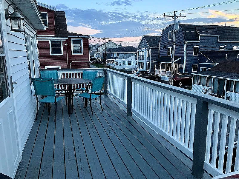 Upper deck apartment B 