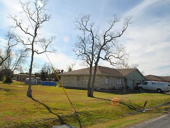 17415 & 17417 Fir Rd