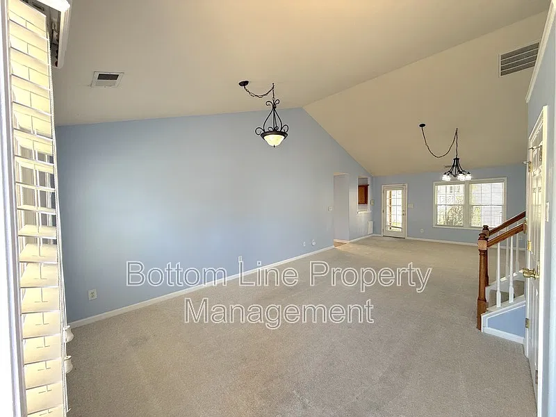 3 bed, 2.5 bath, 1480 sqft, $2,095 — Photo 3