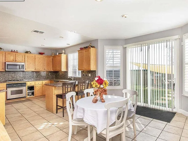 2380 Fernwood Ln — Photo 6