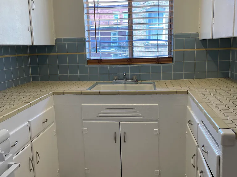 1375 N Pearl St #8 — Photo 10