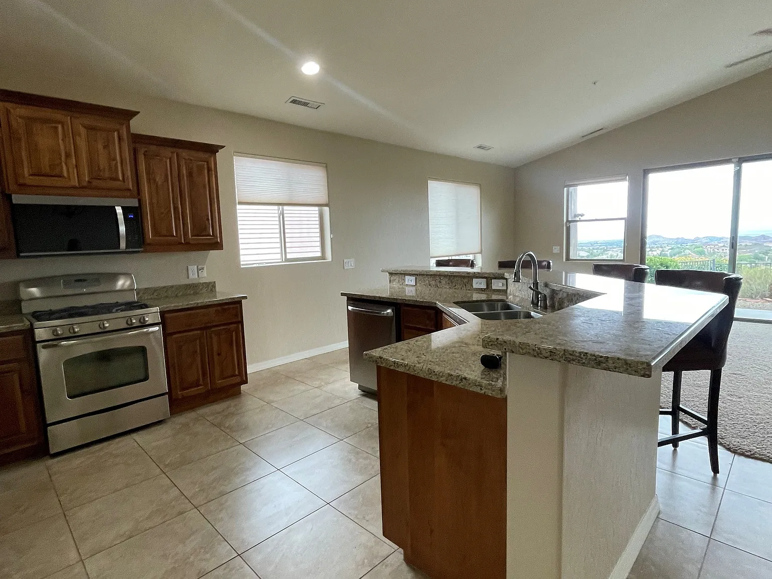 BC1725-1611 Cloudstone Drive - 1 — Photo 2