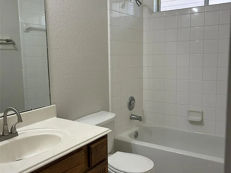 1006 Magnolia Dale Dr — Photo 3