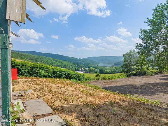 2nd image of 132 Debar Hill Road