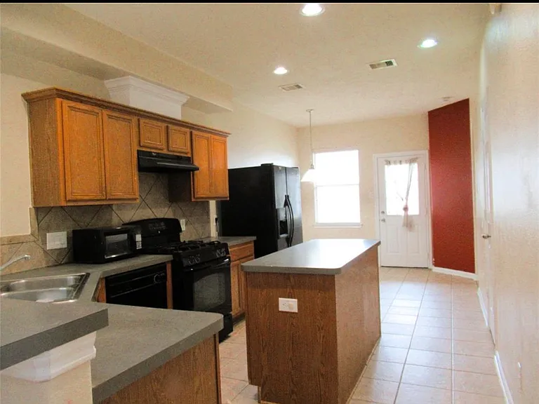 13222 Babbitt St — Photo 5