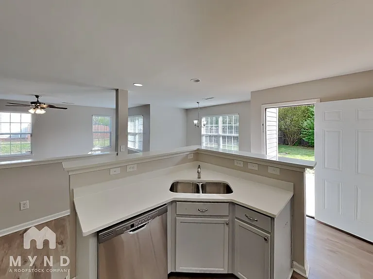 1101 Southridge Dr — Photo 7