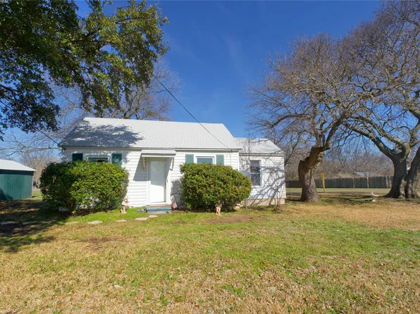 601 E Williams St, Saint Jo, TX 76265
