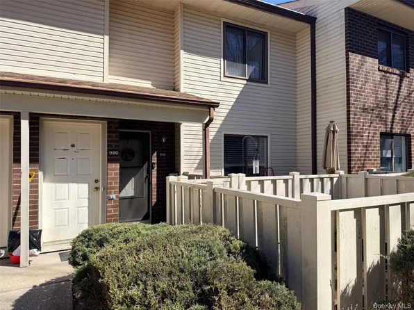 980 Skyline Drive, Coram, NY 11727