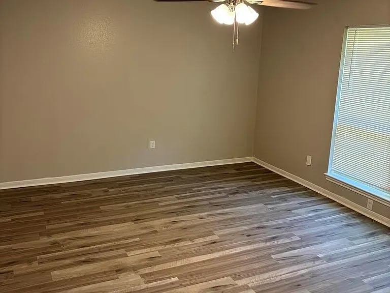 26019 Leafywood Dr — Photo 11