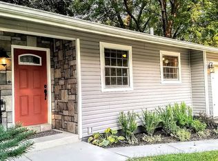 1813 Spruce Hills Dr, Bettendorf, IA