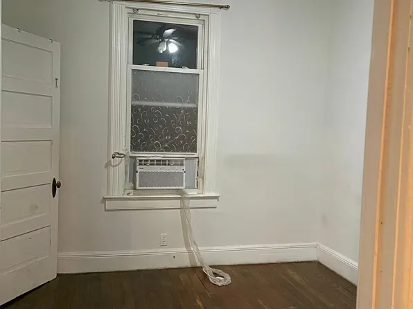 82 Court House Place image 7 of 10