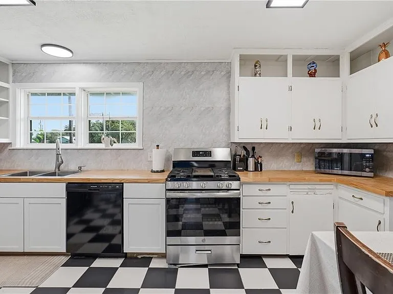 651 W Wilson Ave — Photo 16