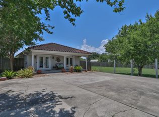 2411 E Bayshore Dr, San Leon, TX 77539