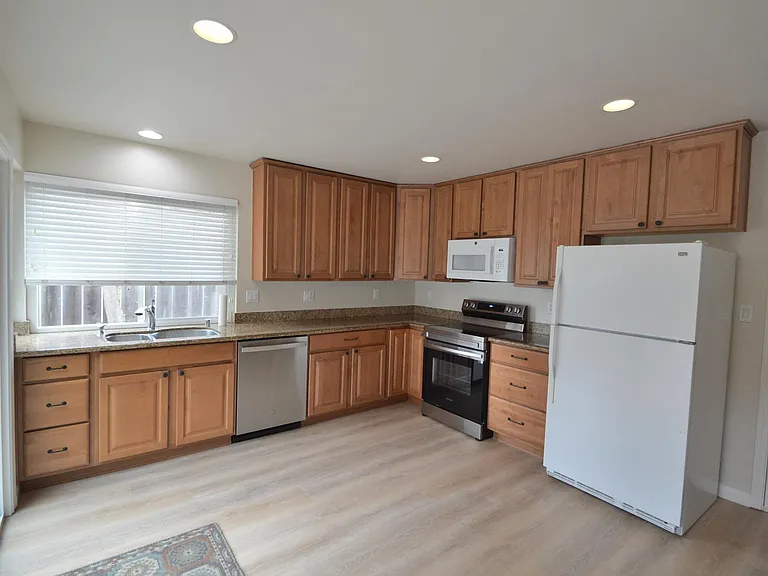 7275 Valley Trails Dr — Photo 6
