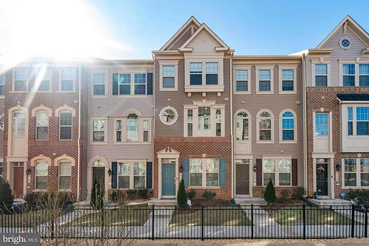 2 bed, 2.5 bath, 1700 sqft, $3,000 — Photo 1