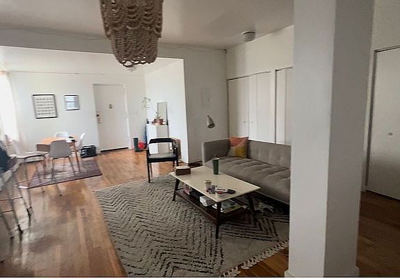 3rd image of 910 Park Pl APT 5